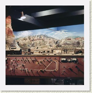 GB_GD3_Gorre_panel * Gorre in color, with a great view of the control panel. * 2379 x 2408 * (3.08MB)